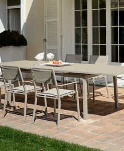 1100 1203a Southampton Traditional Extendable Dining Table