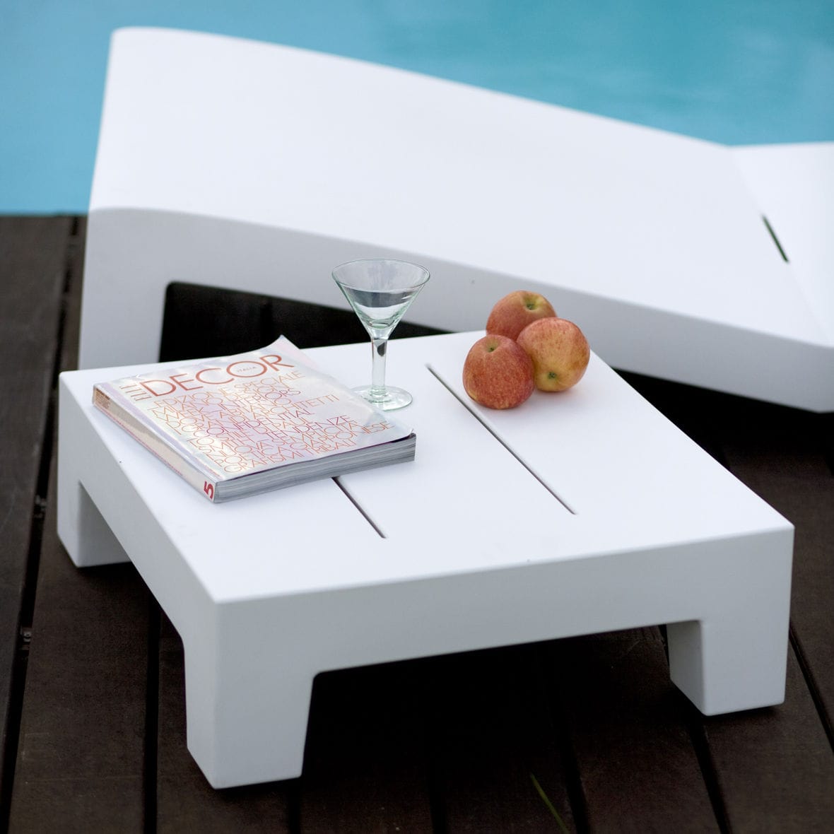 1300 4004a Vondom Jut Side Table