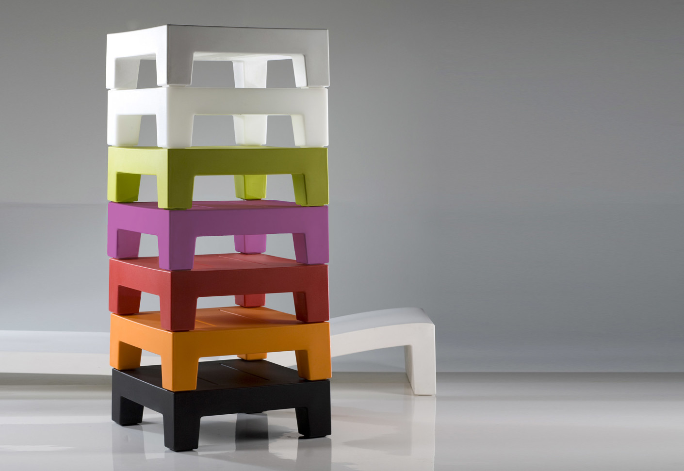 1300 4004c Vondom Jut Side Table