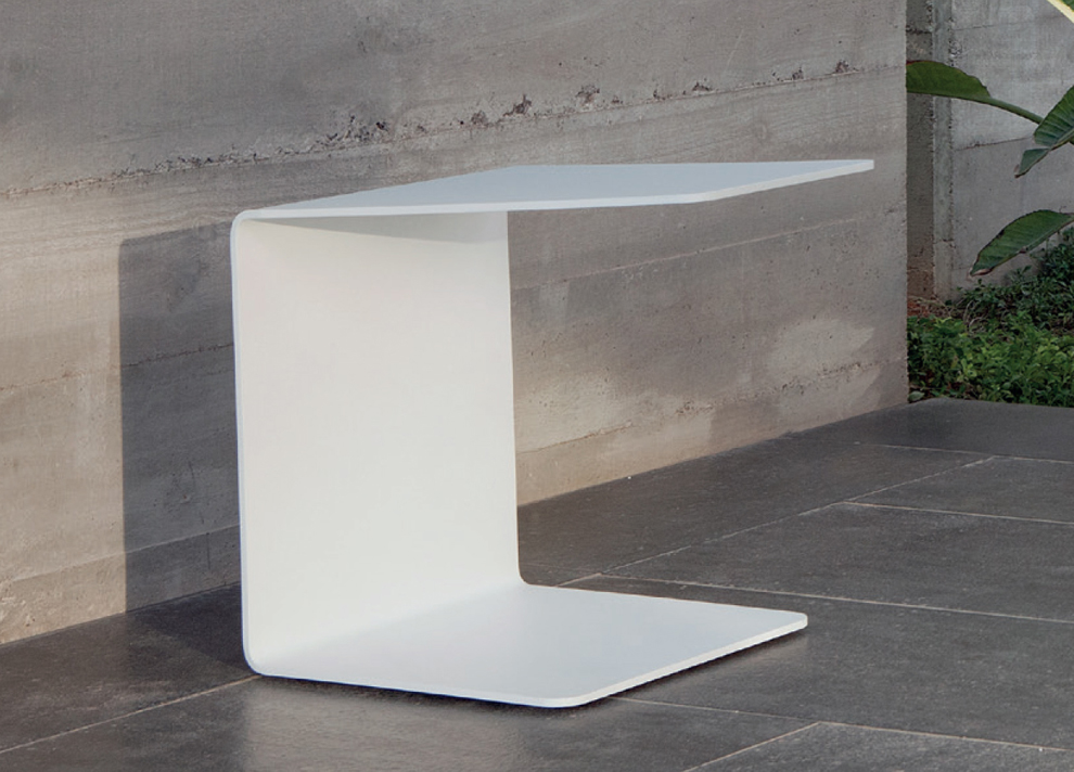 1300 2502b Manutti Gamma Side Table