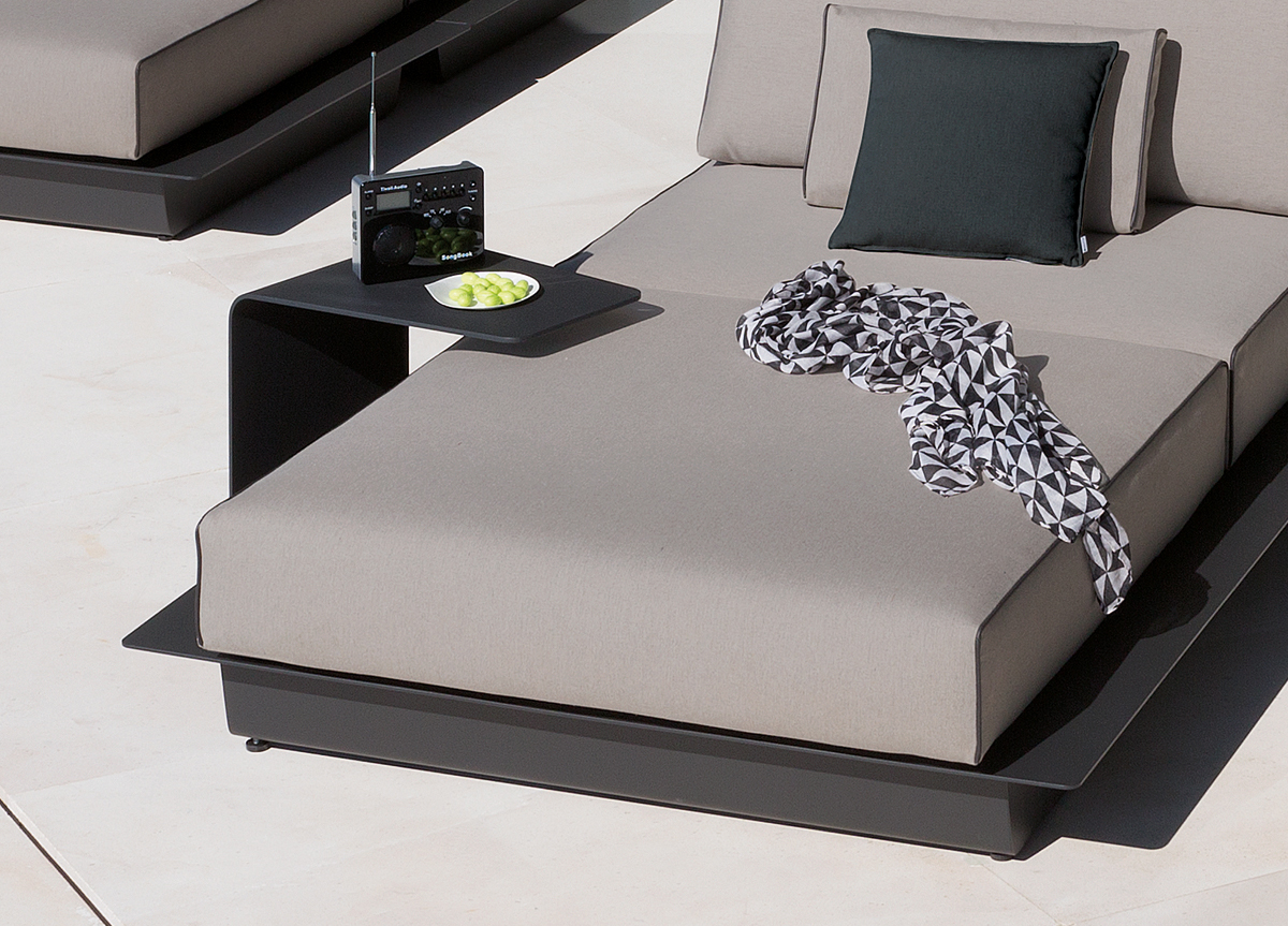 1300 2502c Manutti Gamma Side Table