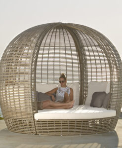 5005c a Halo Daybed By Skyline