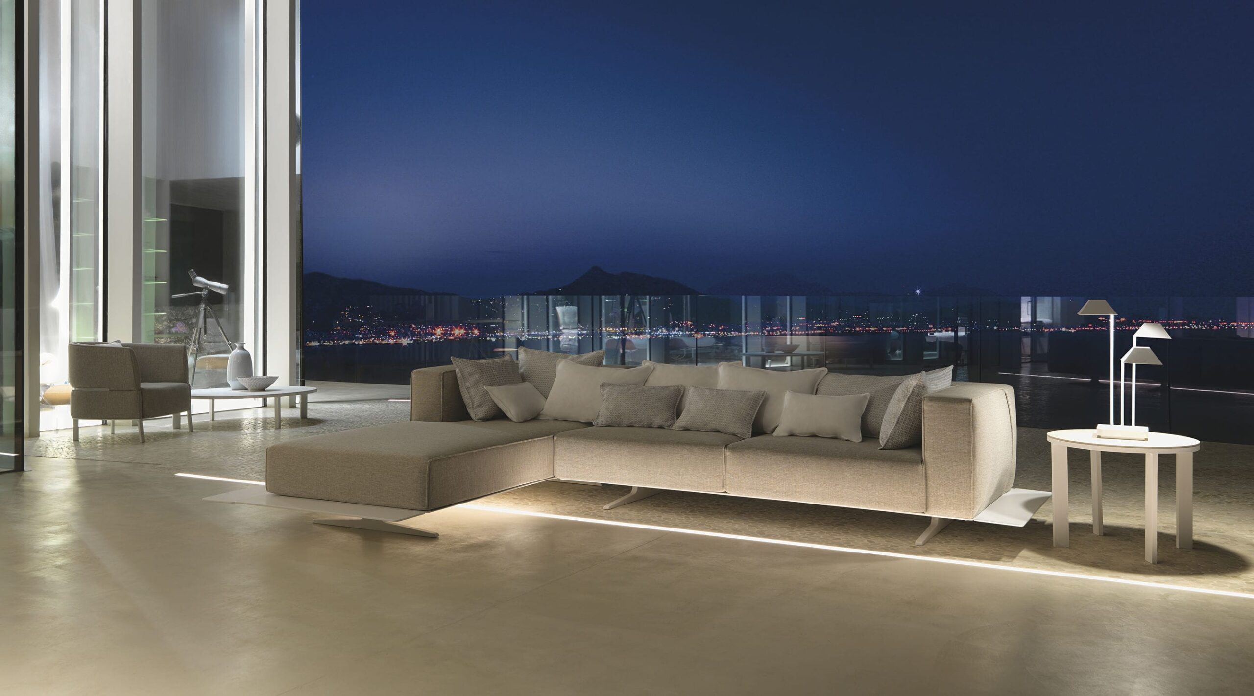 Eva Sectional scaled