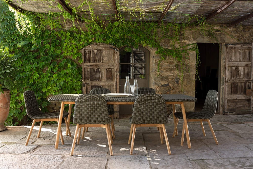 1100 1701a Hamptons Dining Collection