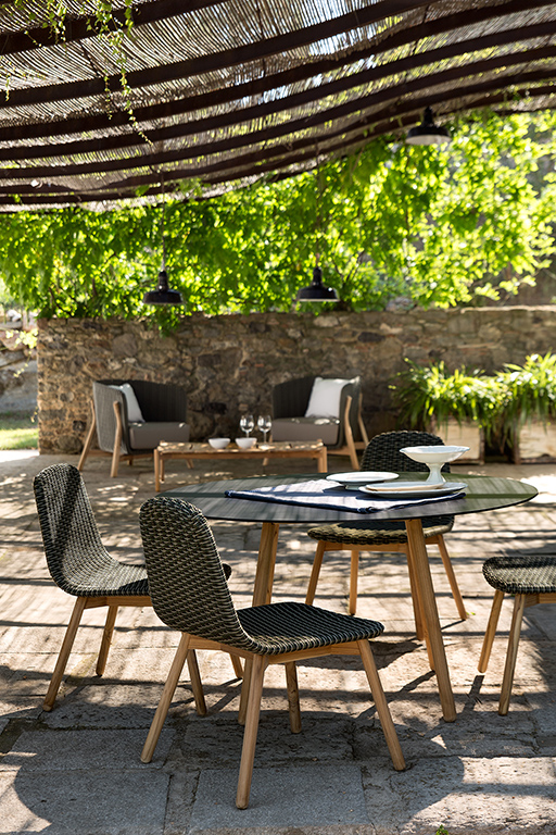 1100 1701b Hamptons Dining Collection