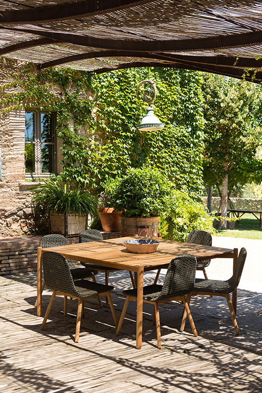 1100 1701d Hamptons Dining Collection