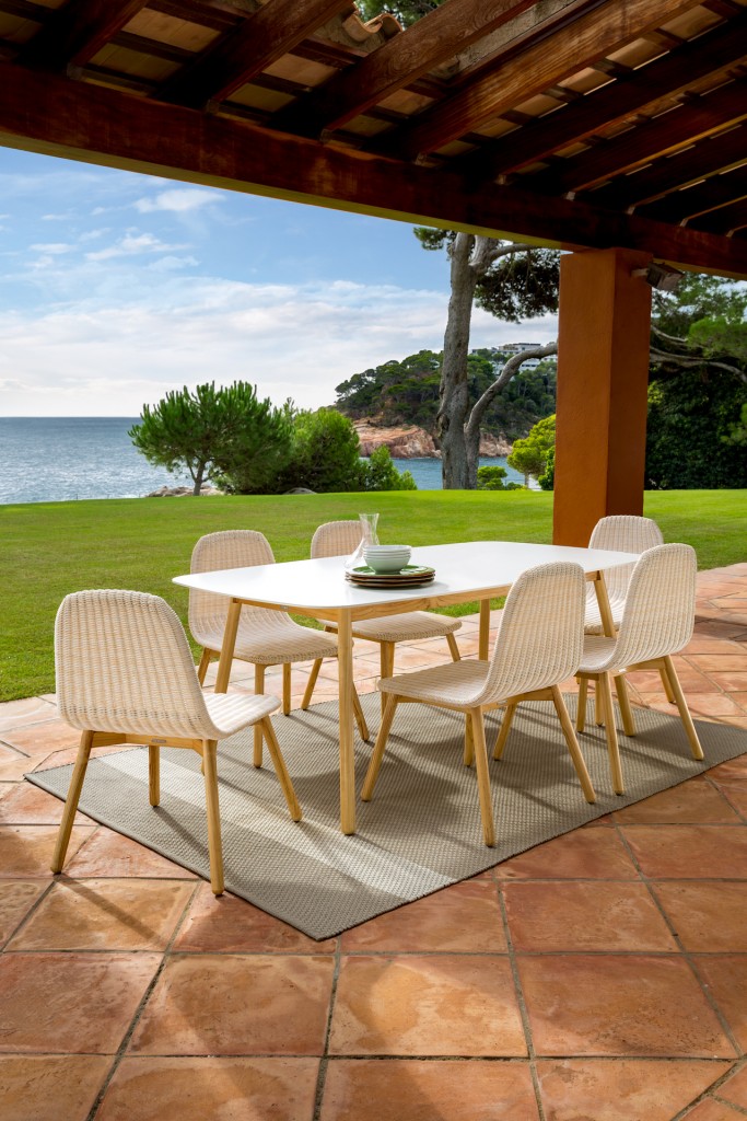1100 1701f Hamptons Dining Collection
