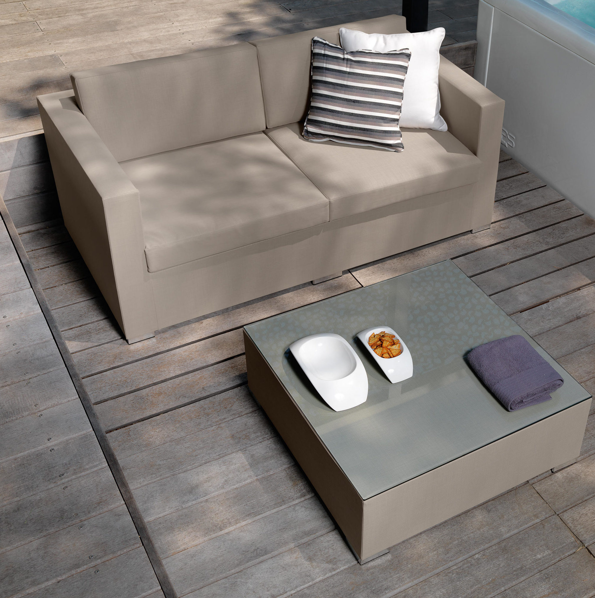 Quick-dry foam, will dry within 1 hour. That will allow you to go back to relaxing as soon as possible. Perfect for residential and commercial easy to clean