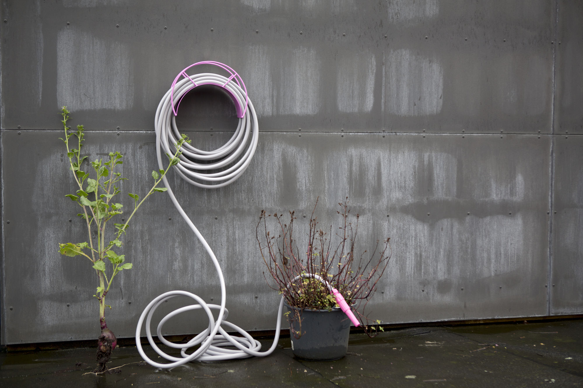 Color Garden Hose Half Moon Mount - Image 7