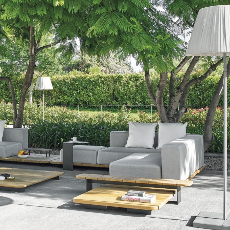 Teak coffee Table is the perfect addition with the styleish appearance of the teak and the power coated aluminum make for a show stopper finish.