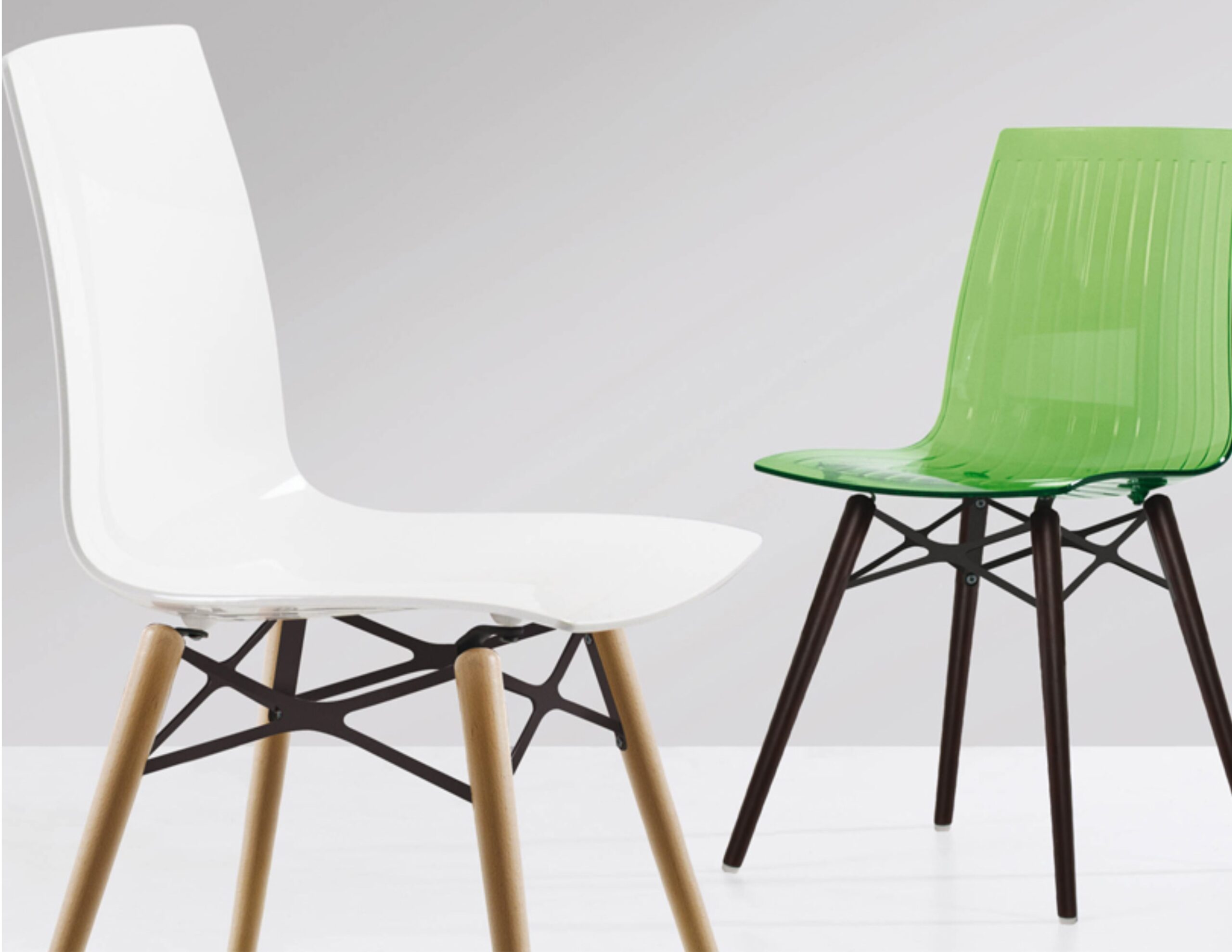 Auteur Dowel Leg Molded Chair Transparent Matte Shiny