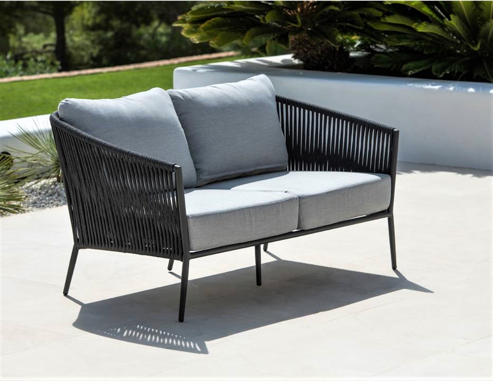 anne soft flat italian rope string weave cord aluminum frame grey black white transitional sofa luxury designer hotel contract hospitality modern home detail