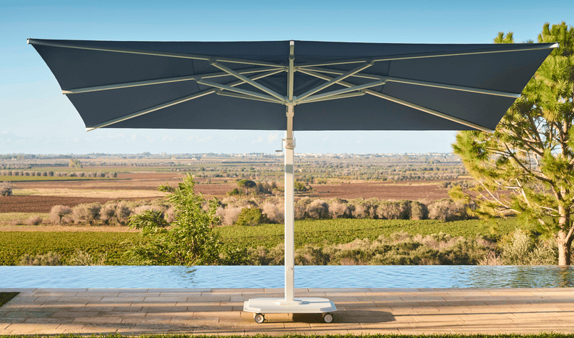 jack.4 cantilever commercial hospitality hotel modern center pole 360 luxury umbrella grey